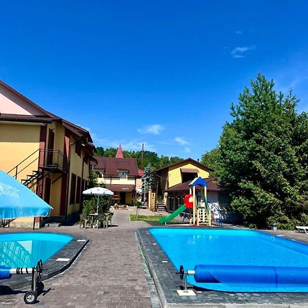 Sadyba Magnat Hotel Deljatin Kültér fotó