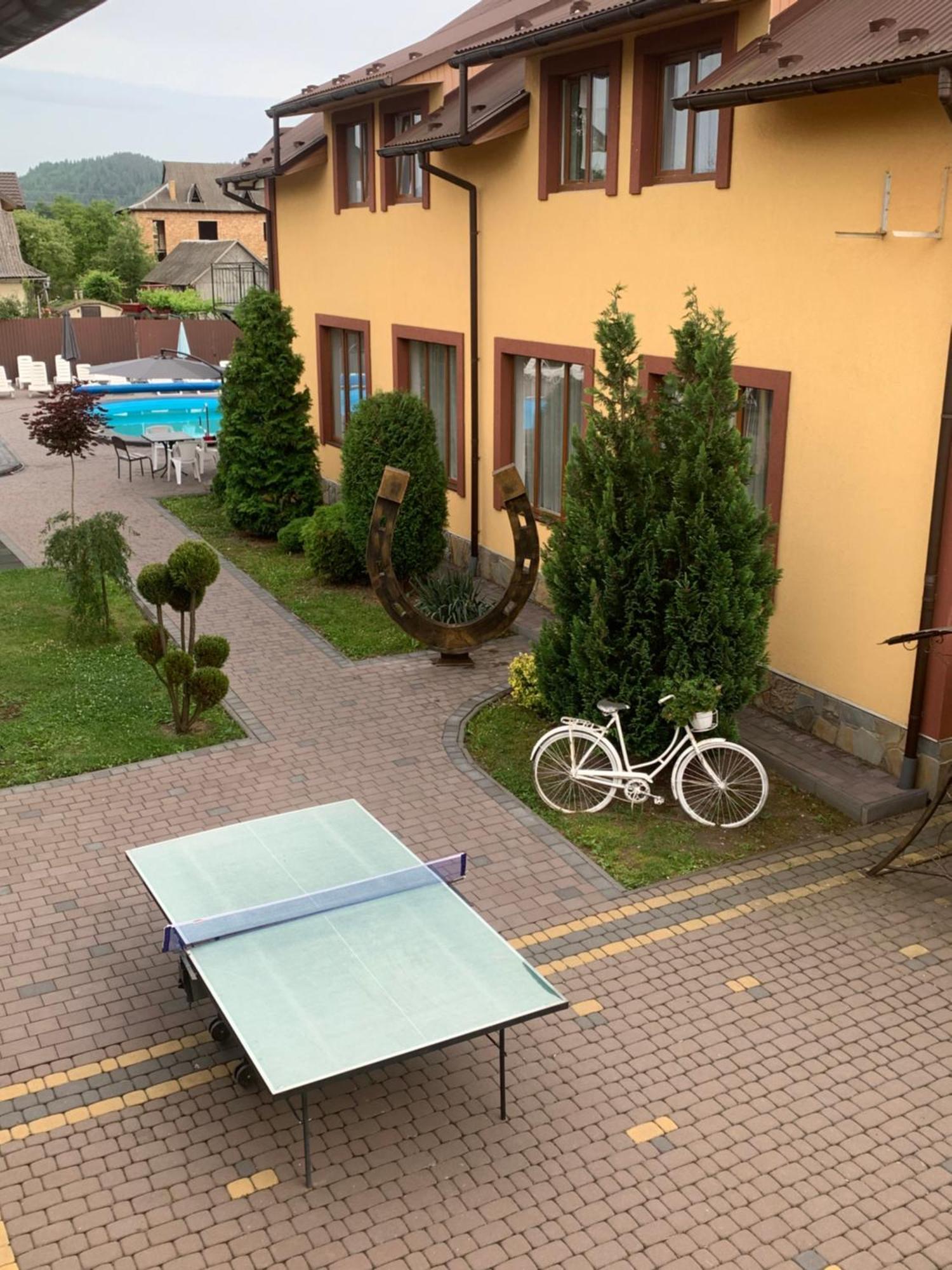 Sadyba Magnat Hotel Deljatin Kültér fotó